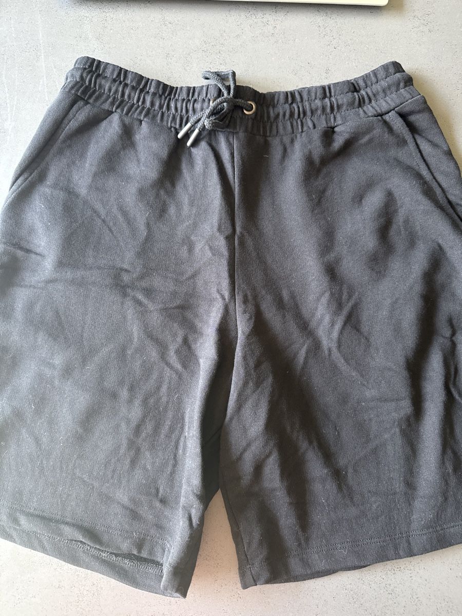 Pantaloni: asos Shorts Gr M – Usato da Schnottwil venduto da Garuso