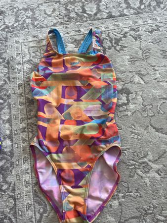 Speedo Badeanzug Mädchen bunter Print Grösse 116 128 guter Z