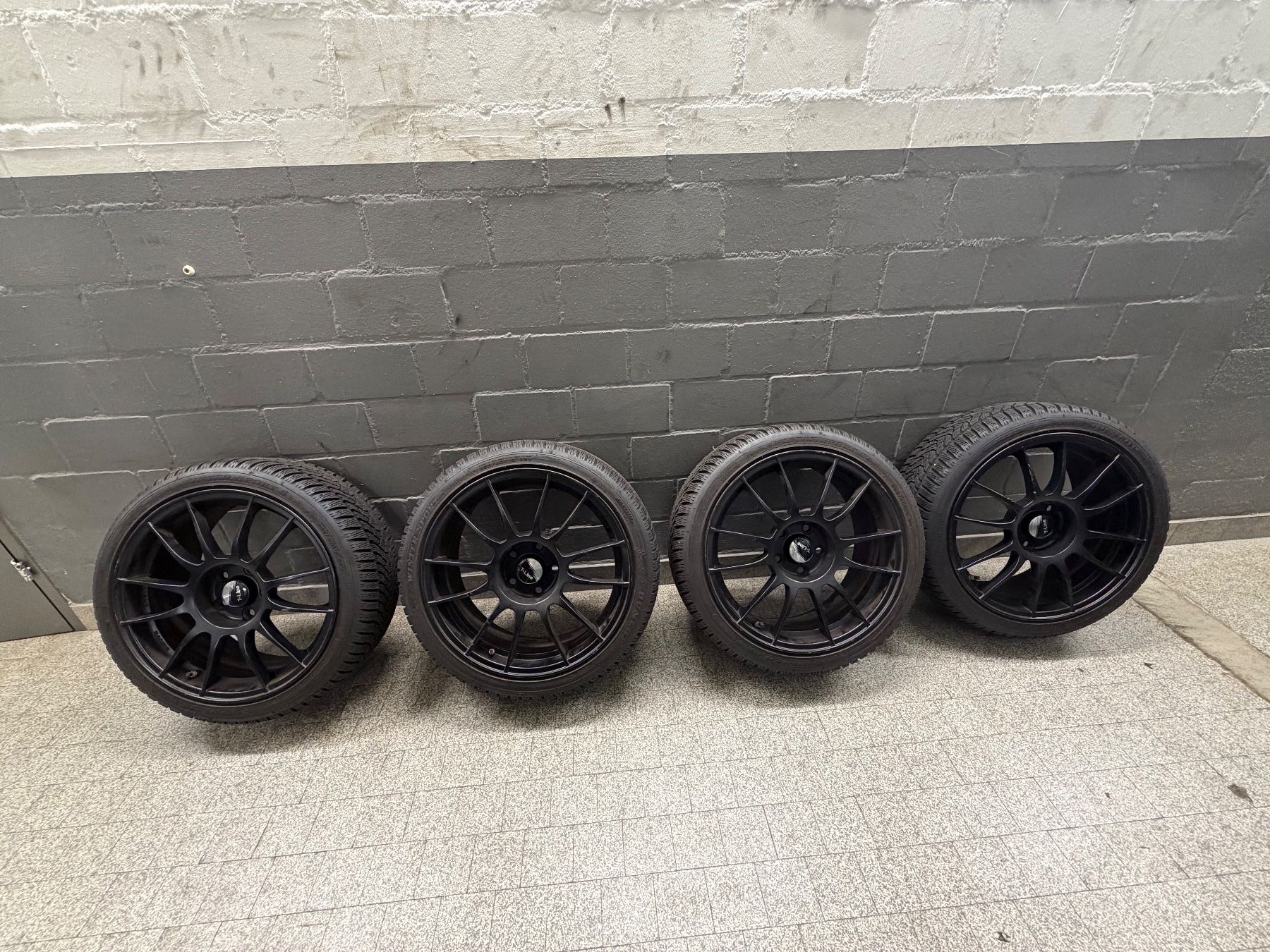 Pneumatici & Ruote complete: 225/40 R18 92V Winter Komplettrad – Usato da Uster venduto da AMAG-Retail-Uster 1