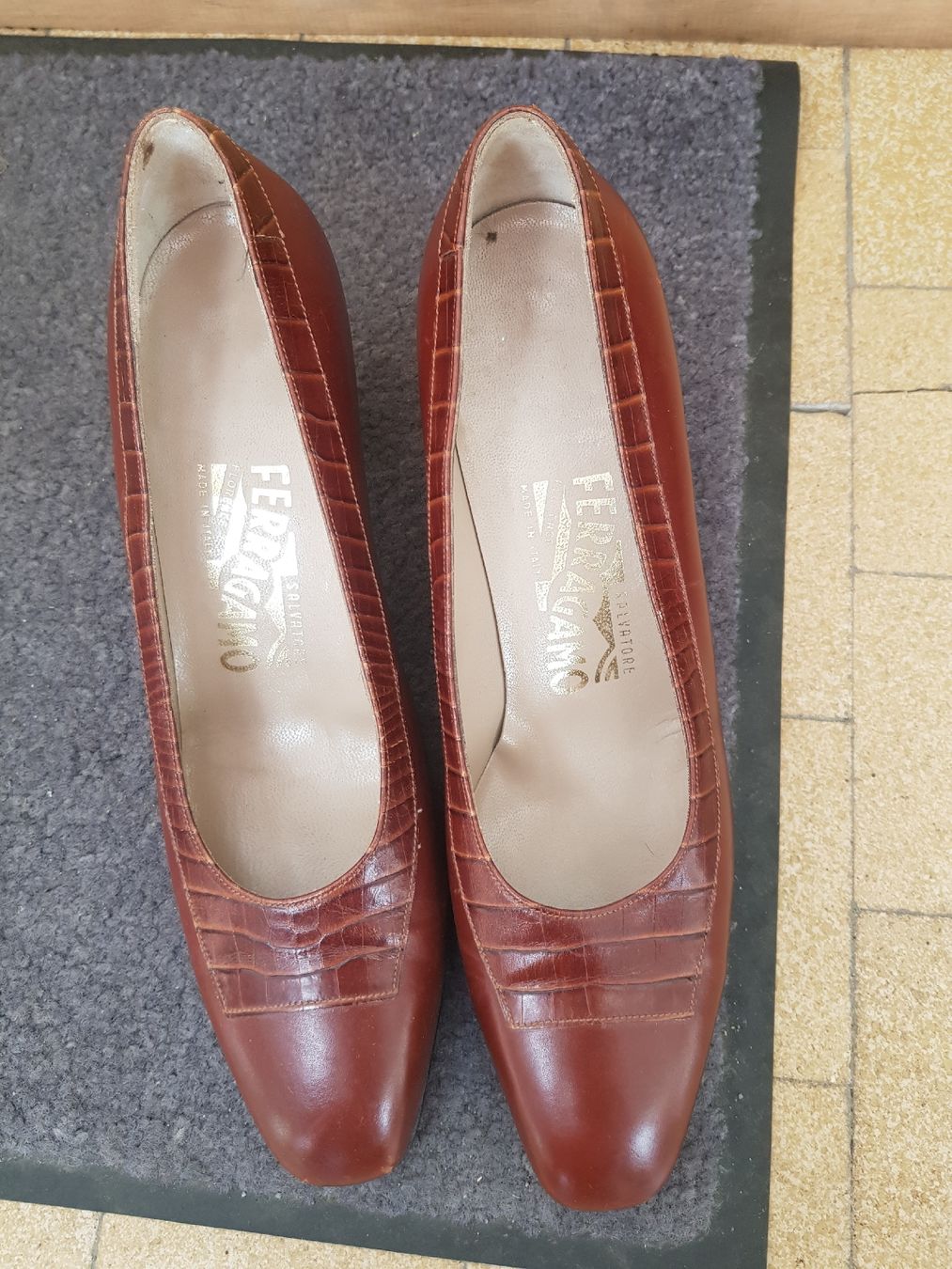 Salvatore Ferragamo Scarpe da donna: Salvatore-Ferragamo Pumps – Nuovo (secondo la descrizione) da Zweisimmen venduto da Adorable