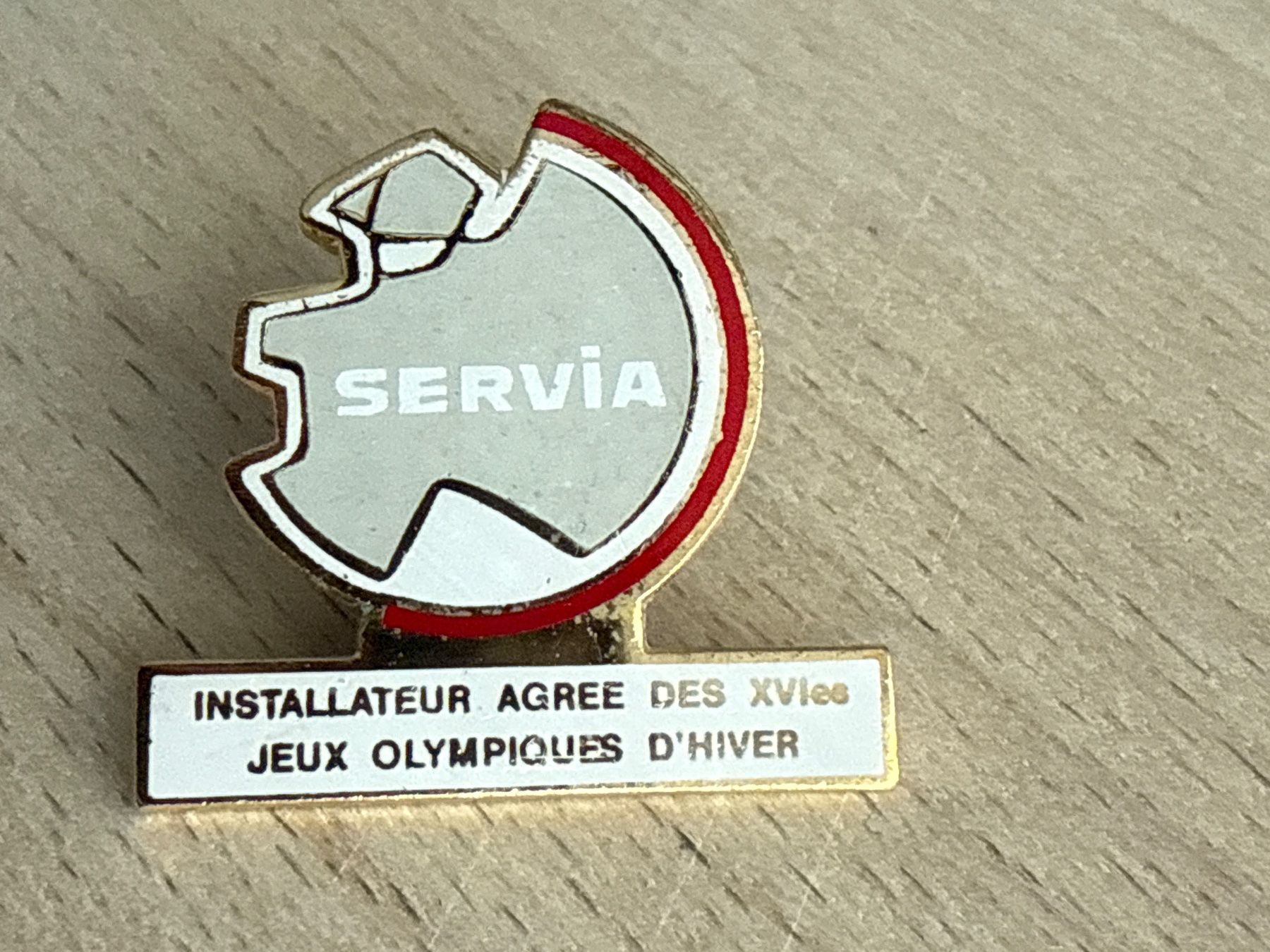 Placchette & Badge: Pin   Olympische Winterspiele Servia – Usato da Glattbrugg venduto da Schweigmatt