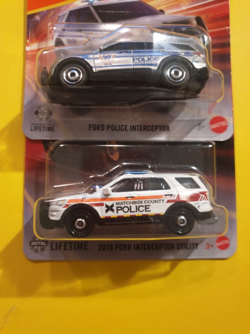 Matchbox Voitures modèles: 2 x Matchbox 2016 Ford POLICE INTERCEPTOR – Neuf avec emballage d'origine à Oftringen par Rotor 1
