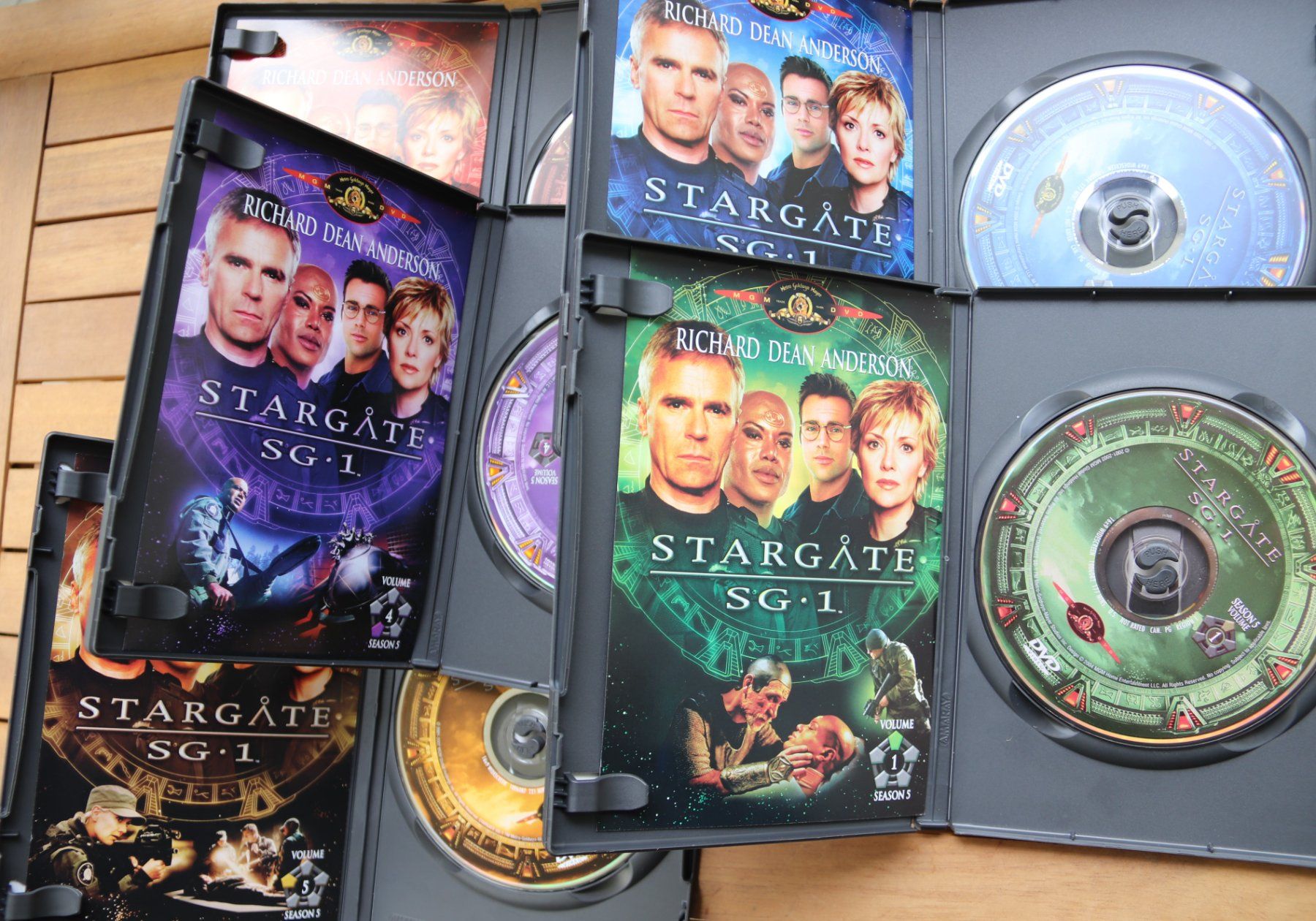 Tutti i DVDs: Stargate Season 5 – Usato da Glattfelden venduto da Sirax 4