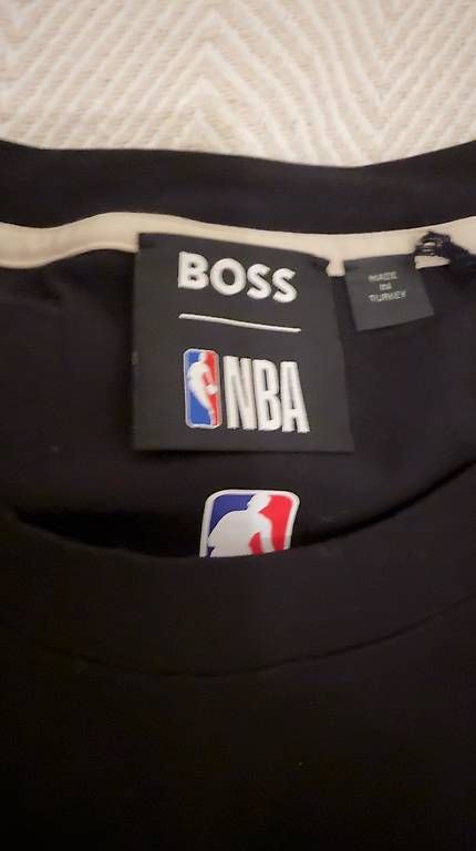 T-Shirts: Hugo Boss, NBA schwarzes Shirt – Gebraucht aus Brunnen von sea_c7bm 2