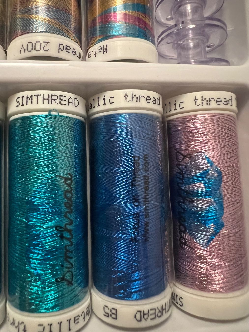 Kordeln & Faden: Simthread Stickgarn / Nähgarn-Set – 32 Stück, Top Zustand – Neu (gemäss Beschreibung) aus Stein AG von Anastasia_Asya 4
