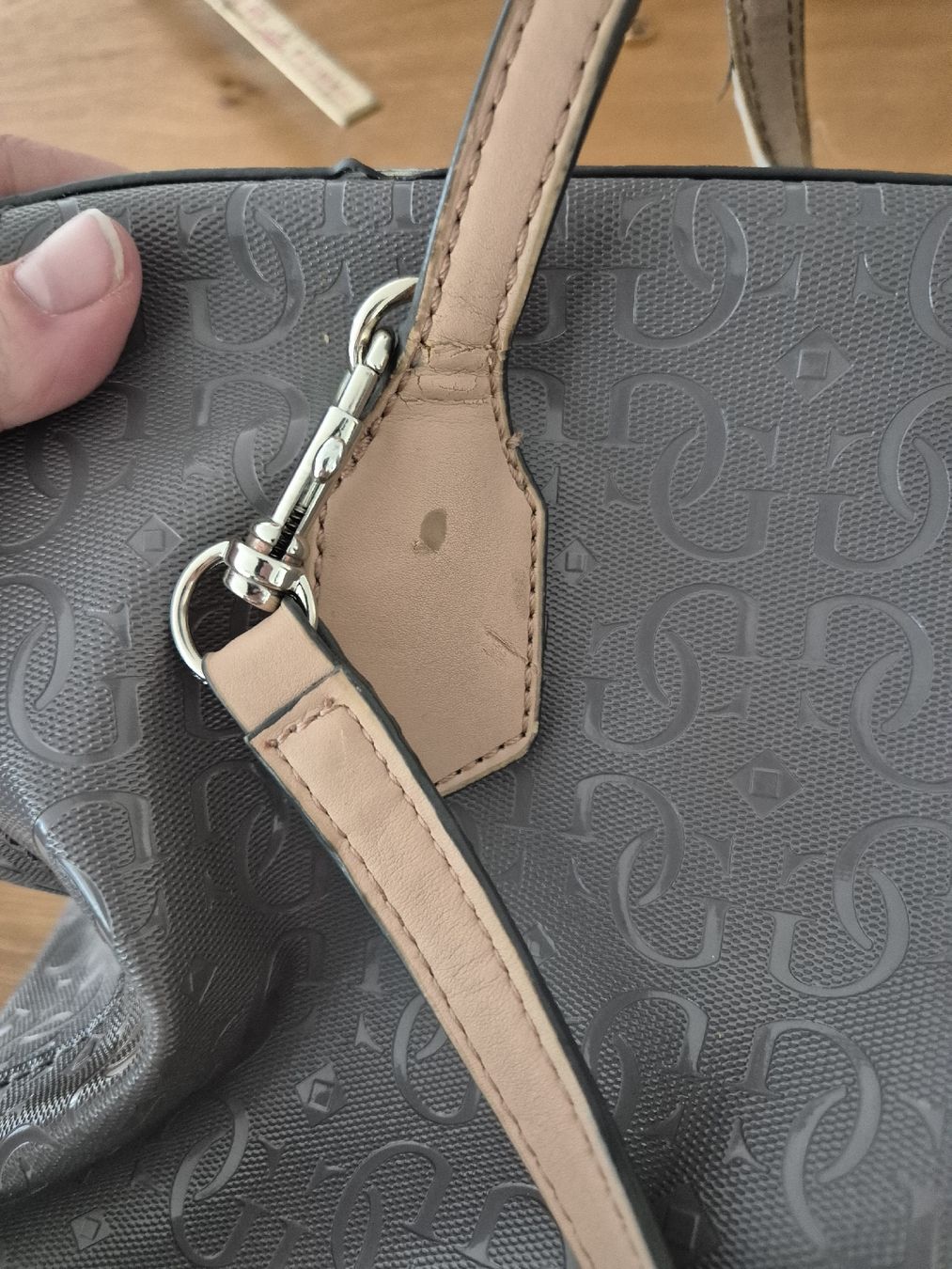 Guess Borse da donna: Guess Handtasche mit Gebrauchsspuren – Usato da Tuggen venduto da Santasbag 5
