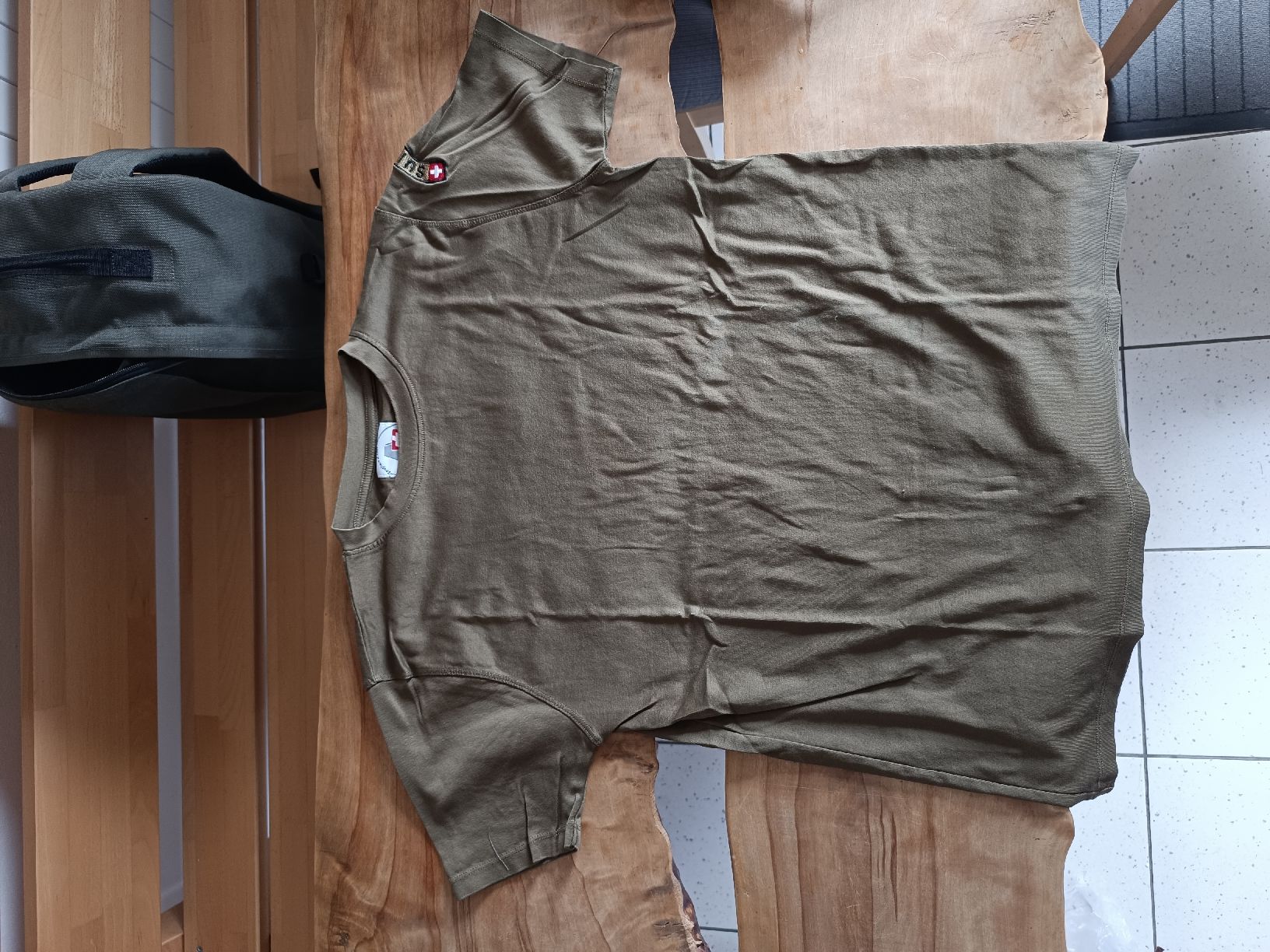 Schweizer Armee T-shirt: Schweizer Armee T-Shirt 90 – Nuovo (secondo la descrizione) da Ottikon venduto da PiloniFive 1