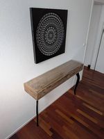 Handgefertigte Konsole aus Palettenholz mit Glasplatte