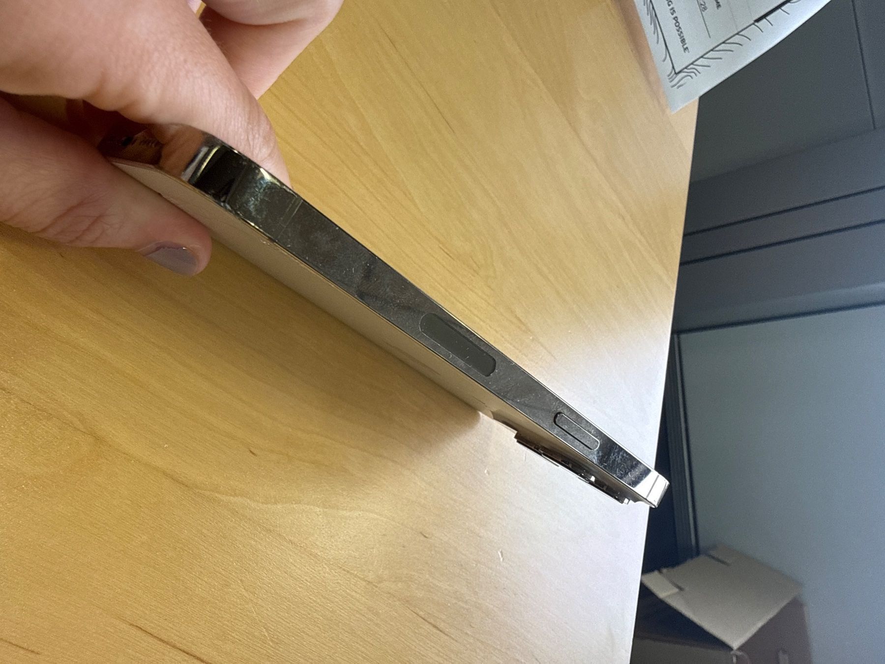 Apple Telefoni cellulari / Smartphones: iPhone 13 Pro with cracks on the back – Usato da Genève venduto da val_dr79 3