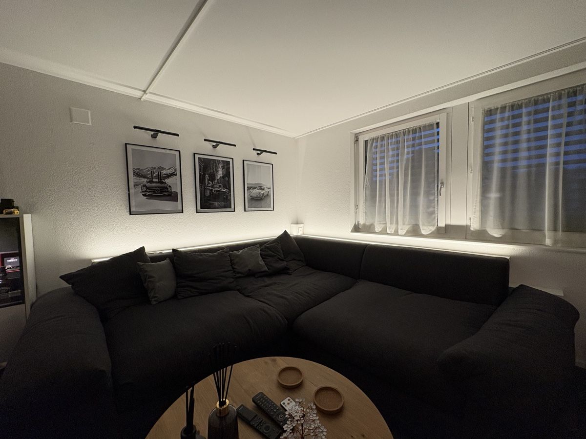 Divani: Ecksofa grau mit integriertem LED & 2 USB-Ladestation – Usato da Degersheim venduto da lis_7rwx