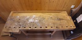 Werkbank Holz mit Schraubstock gebrauchter Zustand