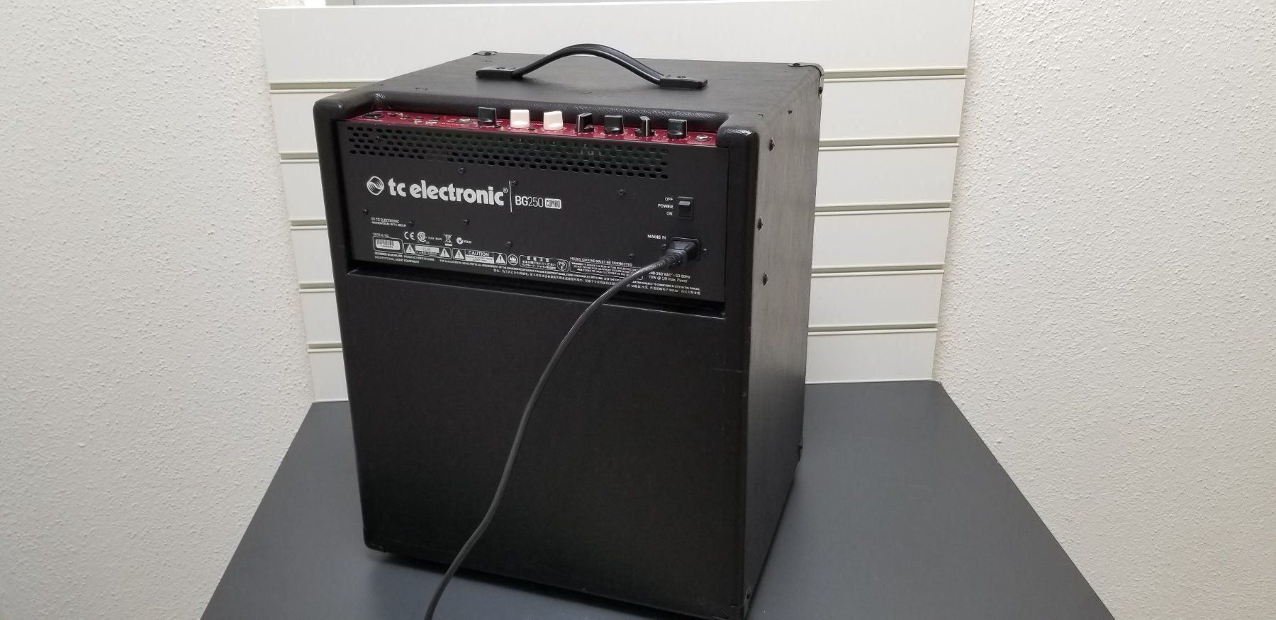 TC Electronic Amplificatori: TC Electronic BG 250-112 Bass Combo – Usato da Glattbrugg venduto da Swissmusik 2