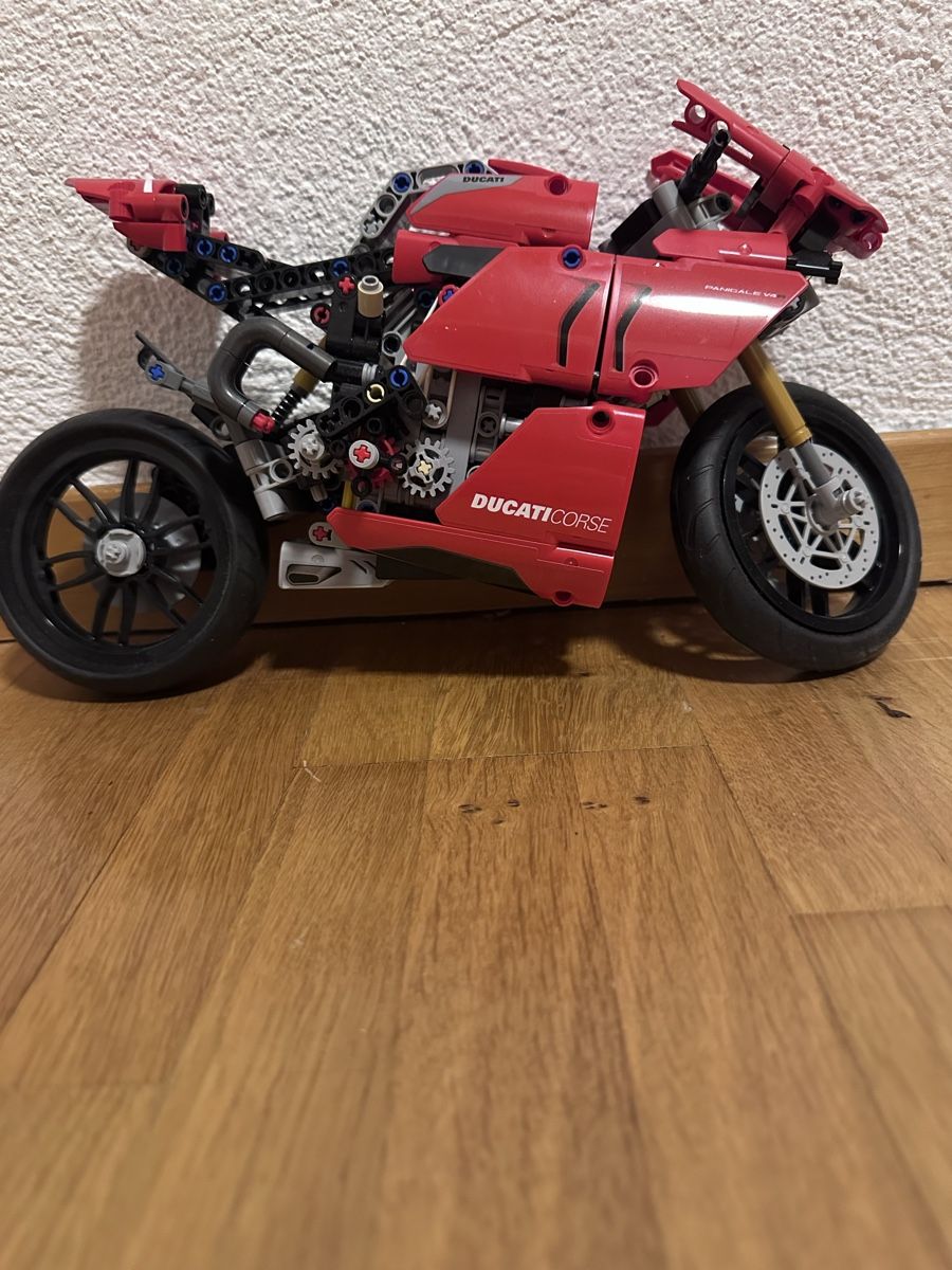 Lego Kit di costruzioni: Lego Technik Panigale V4R (42107) – Usato da Wil SG venduto da Levi_St 1