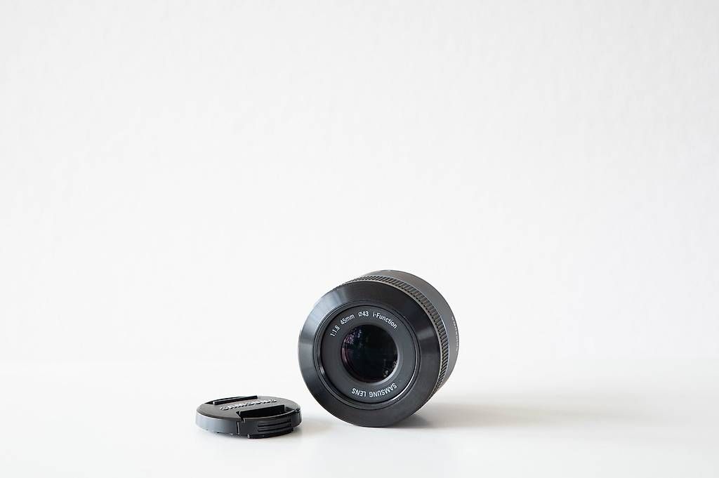 Samsung Obiettivi: Samsung NX 45mm f1.8 – Usato da Urdorf venduto da MagneBesase