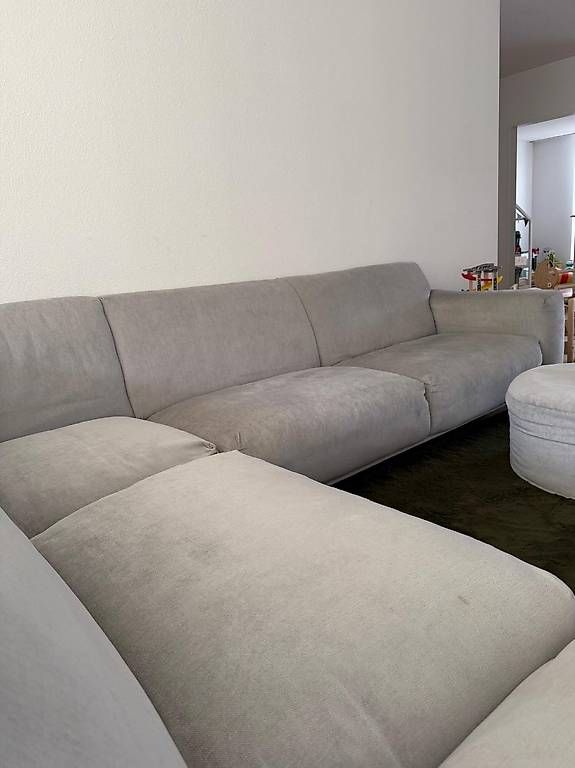 Livique Sofas: Grosszügiges Ecksofa "Oliver" inkl. Hocker  Hellgrau – Gebraucht aus Lenzburg von solidokan 1