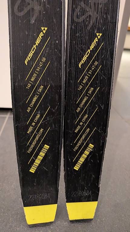 Skis: Langlaufski mit Bindung, 140 cm – D'occasion à Oftringen par hyka