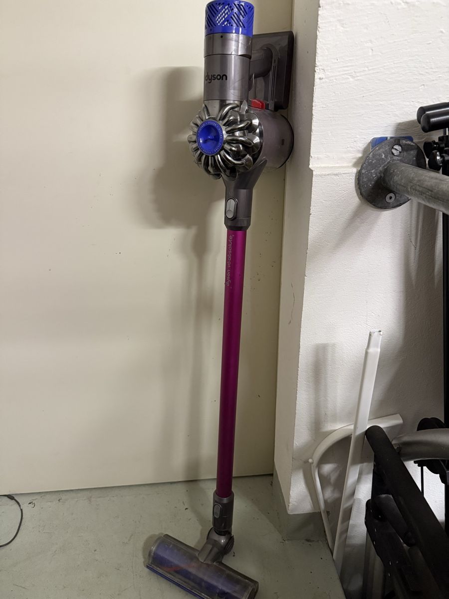 Dyson Aspirapolveri & Accessori: Dyson V6 Akkustaubsauger – Usato da Birsfelden venduto da mah_6yvz 4