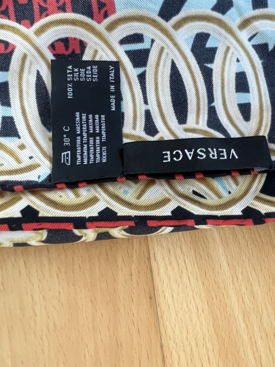 Versace Foulard & Sciarpe: Versace silk scarf – Nuovo (secondo la descrizione) da Biel/Bienne venduto da RO19 1