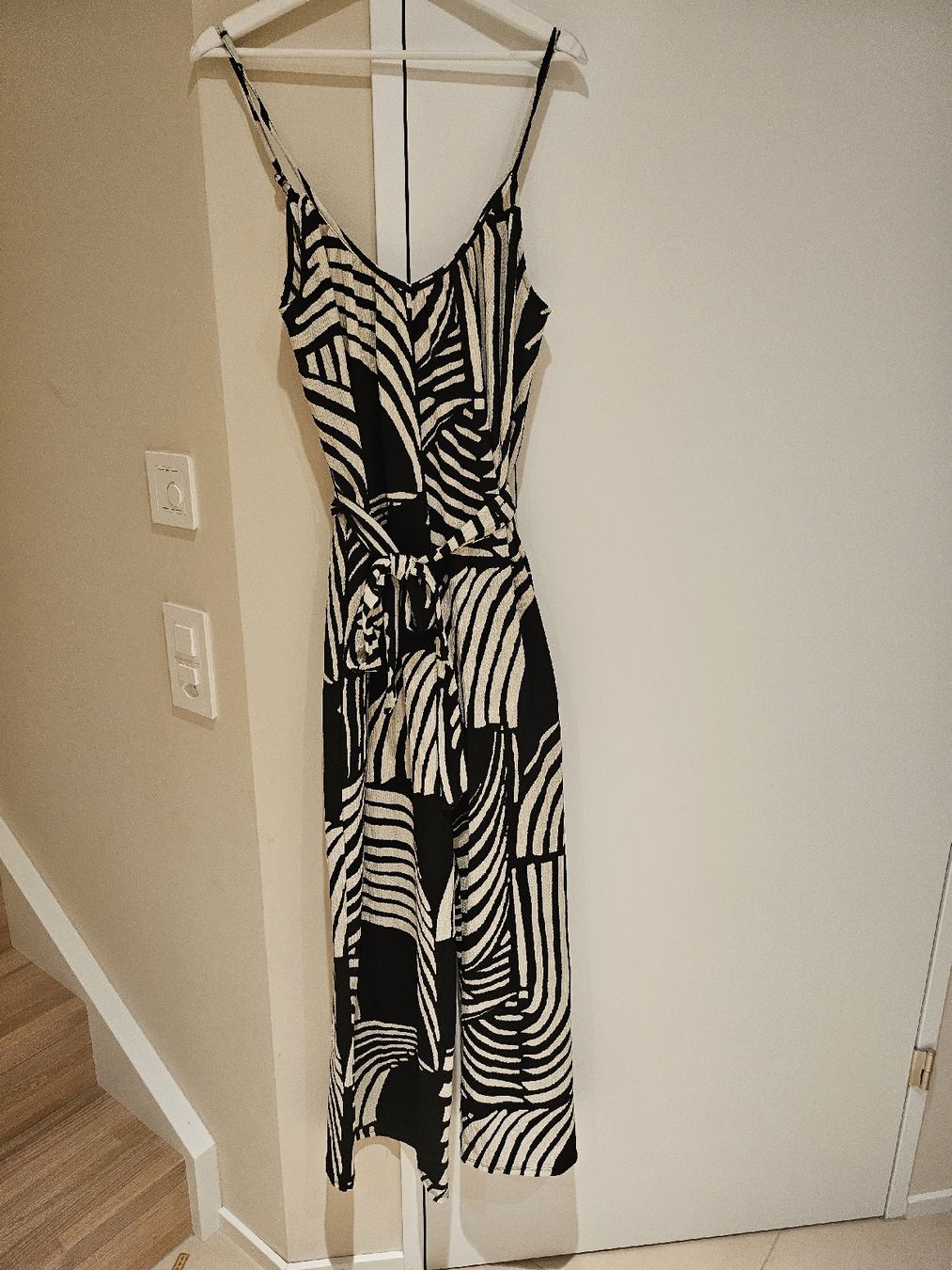 H&M Tute: Jumpsuit H&M gr.L schwarz creme – Usato da Allschwil venduto da na.wi.90 1