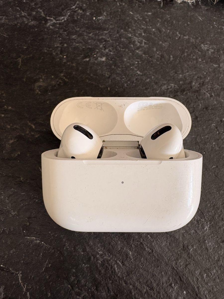 Apple Cuffie: Apple AirPods wireless earphones – Usato da Zürich venduto da AliZueri 2
