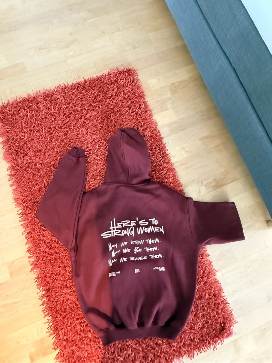 Maglioni & Felpe: Roter Kapuzenpulli mit tollem Aufdruck, Grösse S – Usato da Eich venduto da jasmingrueter 1
