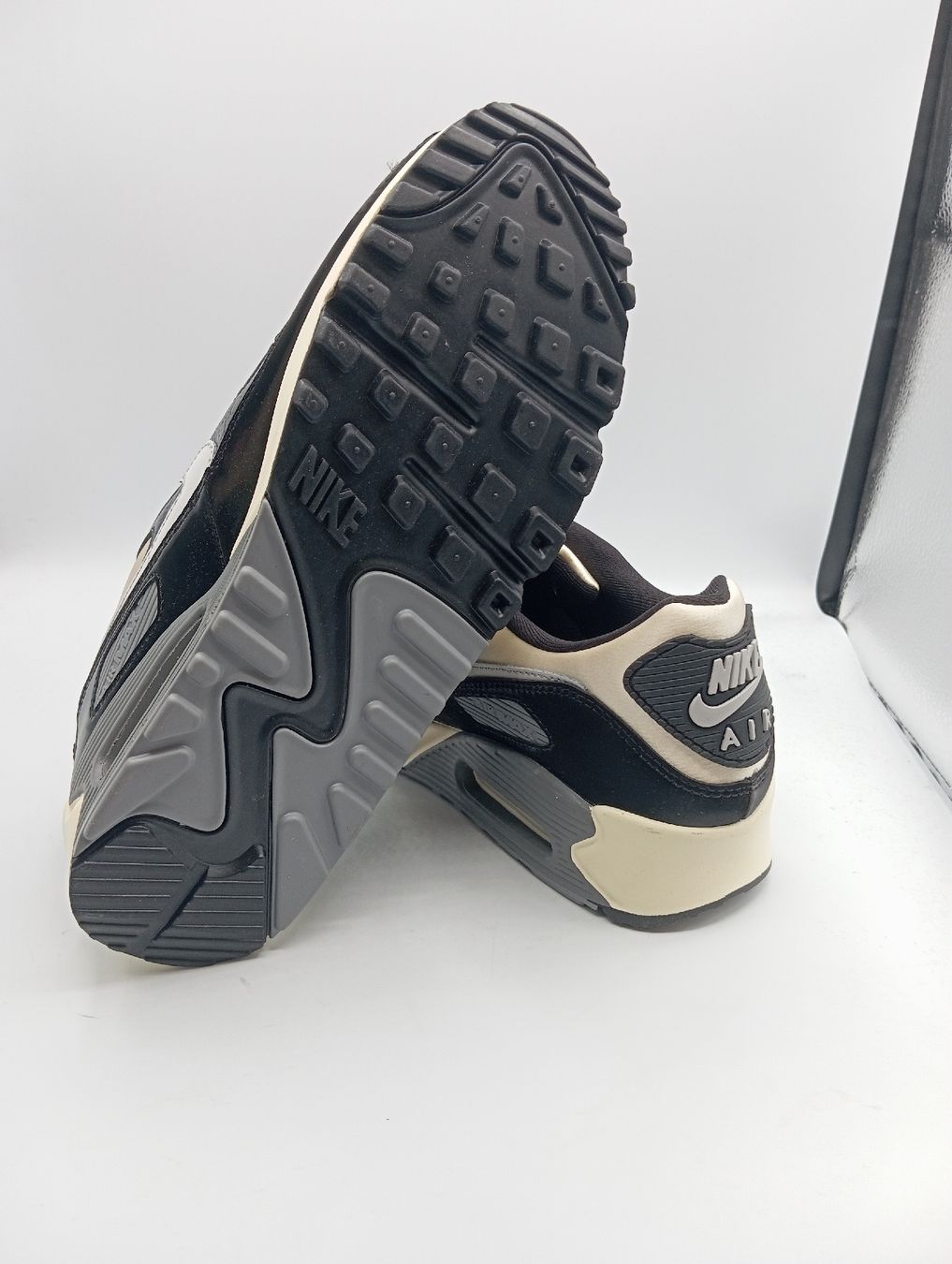 Nike Herrenschuhe: Nike Air Max 90 (EU44) – Neu und originalverpackt aus Schaffhausen von outlez 6