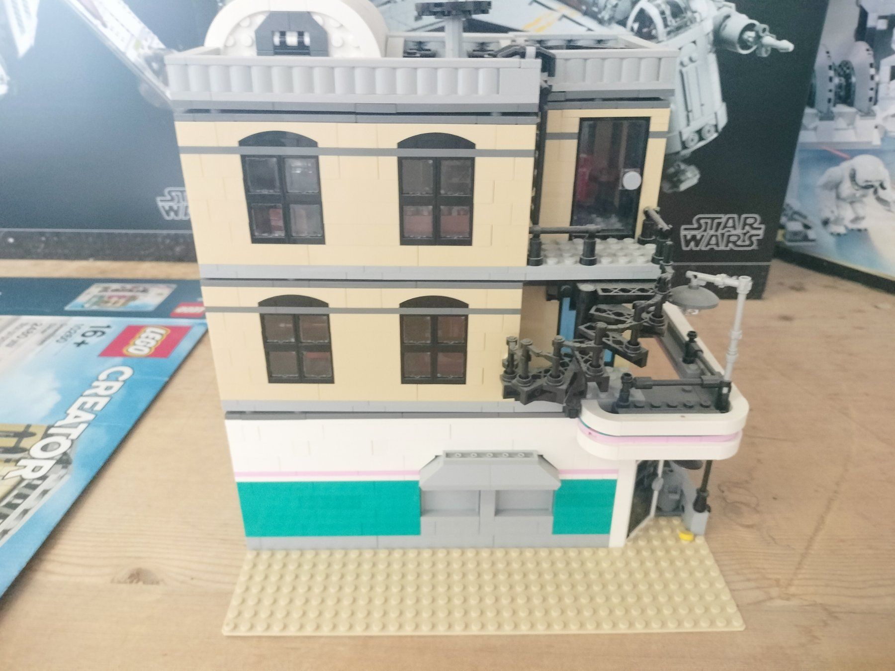 Lego Spielzeuge: Lego Creator Expert 10260 American Diner Modular ab 1.- – Gebraucht aus Wil SG von RoyalBricks 3