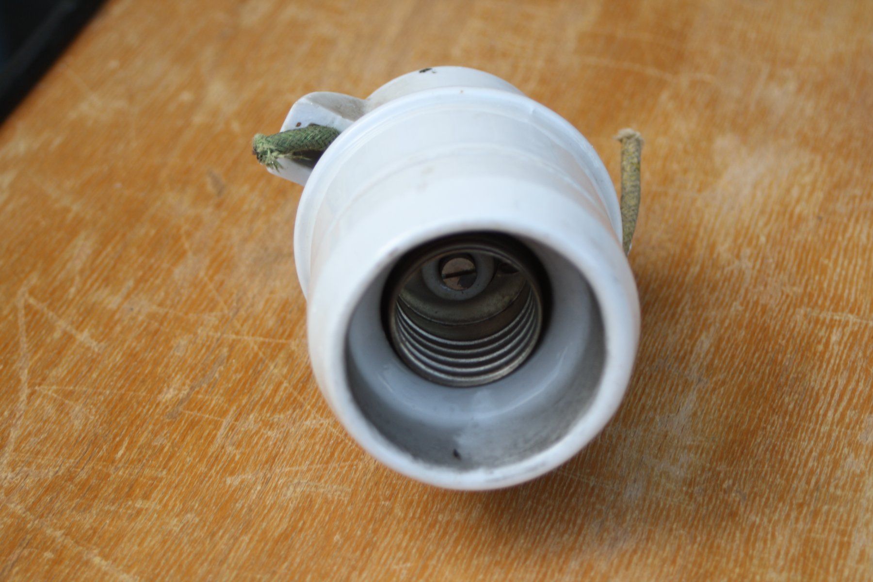 Lampade: ALTE LAMENFASSUNG STALLLAMPE – Usato da Wauwil venduto da Pneuedy 7