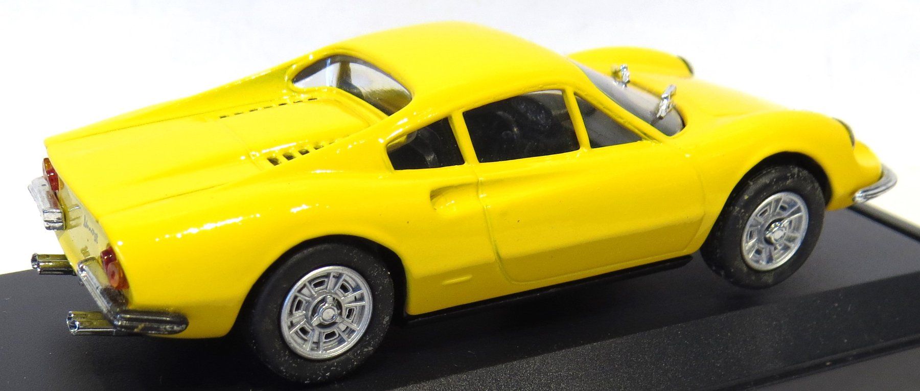 Ferrari Modellautos: 1:43 Ferrari 246 GT  Dino  1968 – Neu und originalverpackt aus Ettingen von Burago