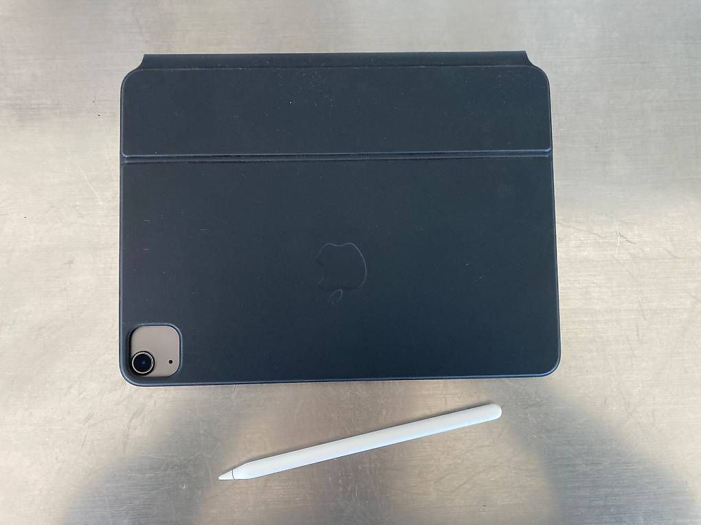 Apple Tablet PC: iPad Air (4. Generation) + Apple Pencil + Magic Keybord – Usato da Zürich venduto da mai_5jn6 1