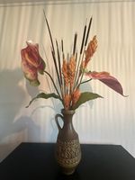Antike Vase mit hochwertigen Kunstblumen – 90cm