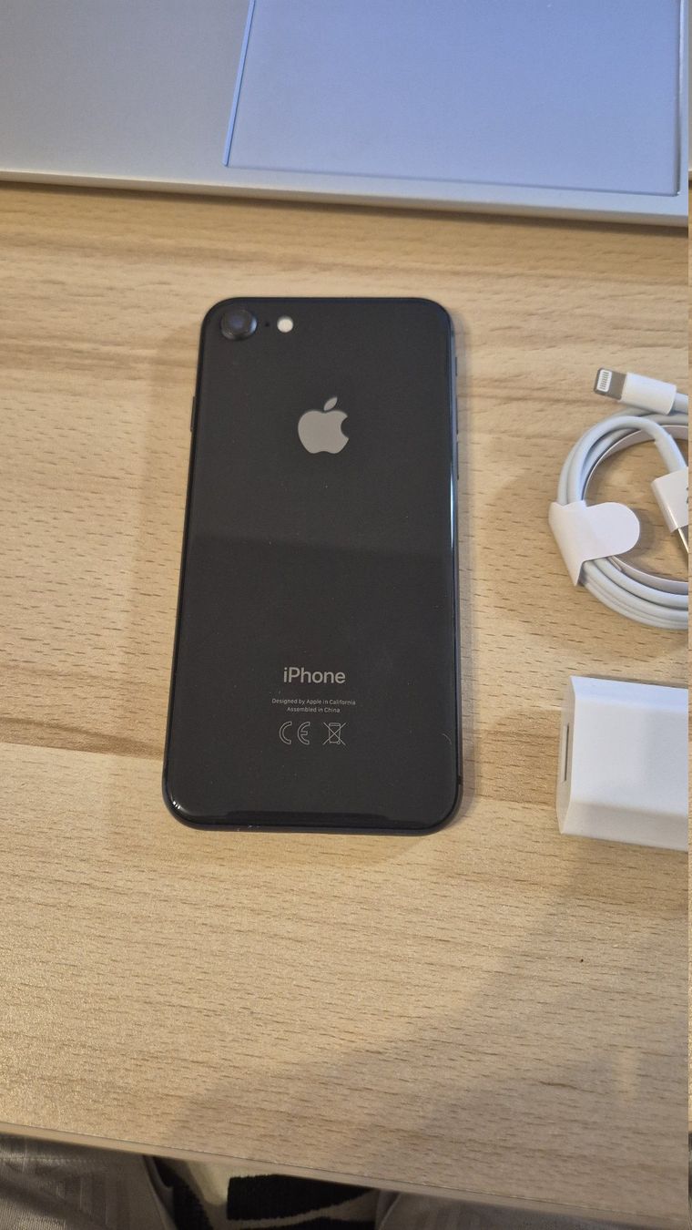 Apple Telefoni cellulari / Smartphones: iPhone 8 64GB Space Gray 3015 Akku bei 91% – Usato da Münchenbuchsee venduto da MV_Solutions 4