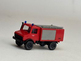 VE1- Roco Mercedes Unimog Feuerwehr Rüstwagen