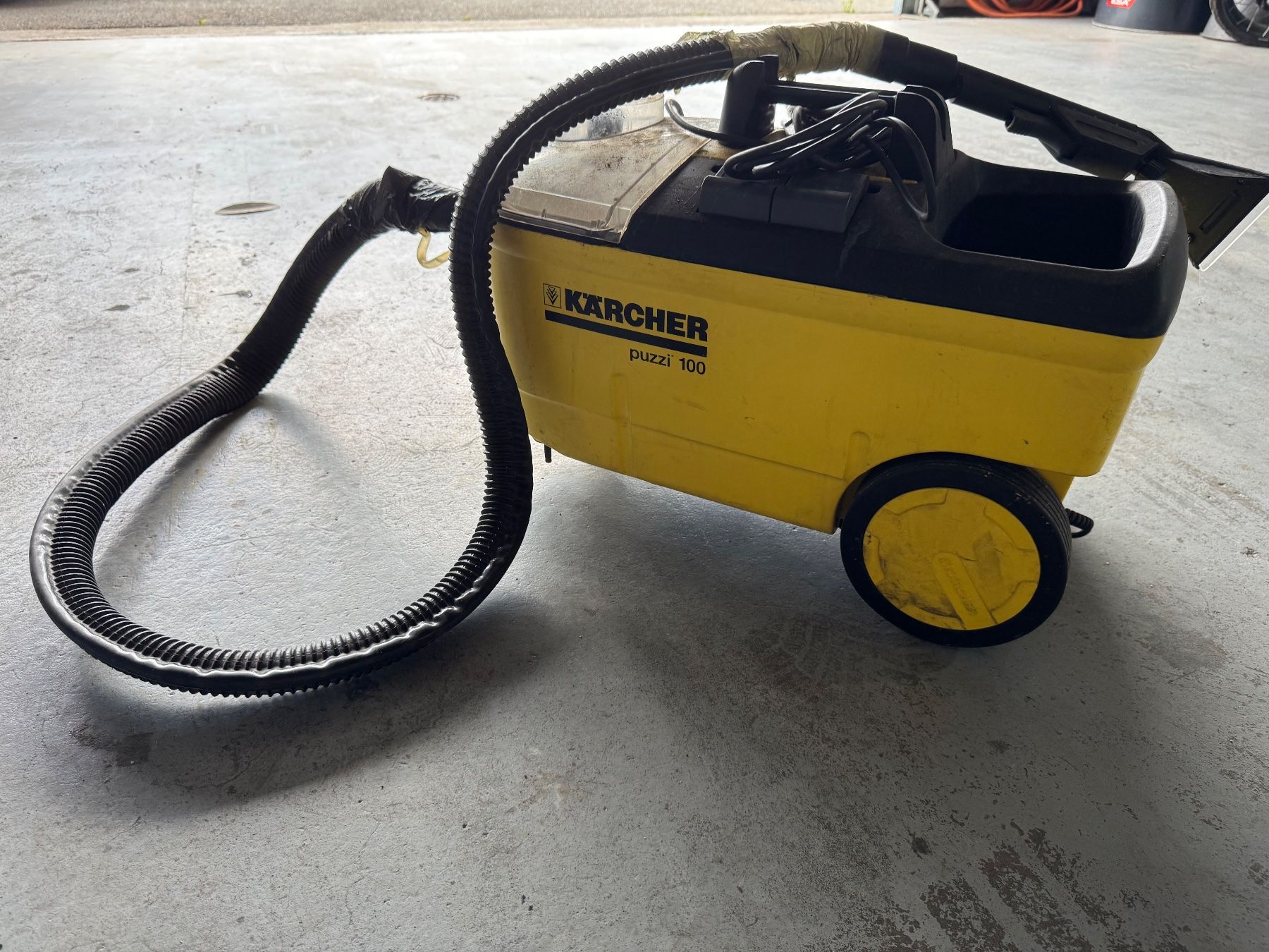 Kärcher Tutte le macchine: Kärcher Puzzi 100 Sprühextraktor mit Schlauch – Usato da Bilten venduto da g-m-w