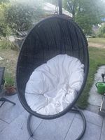 Hängesessel mit Kissen schwarz Rattan mit Gestell guter Zust