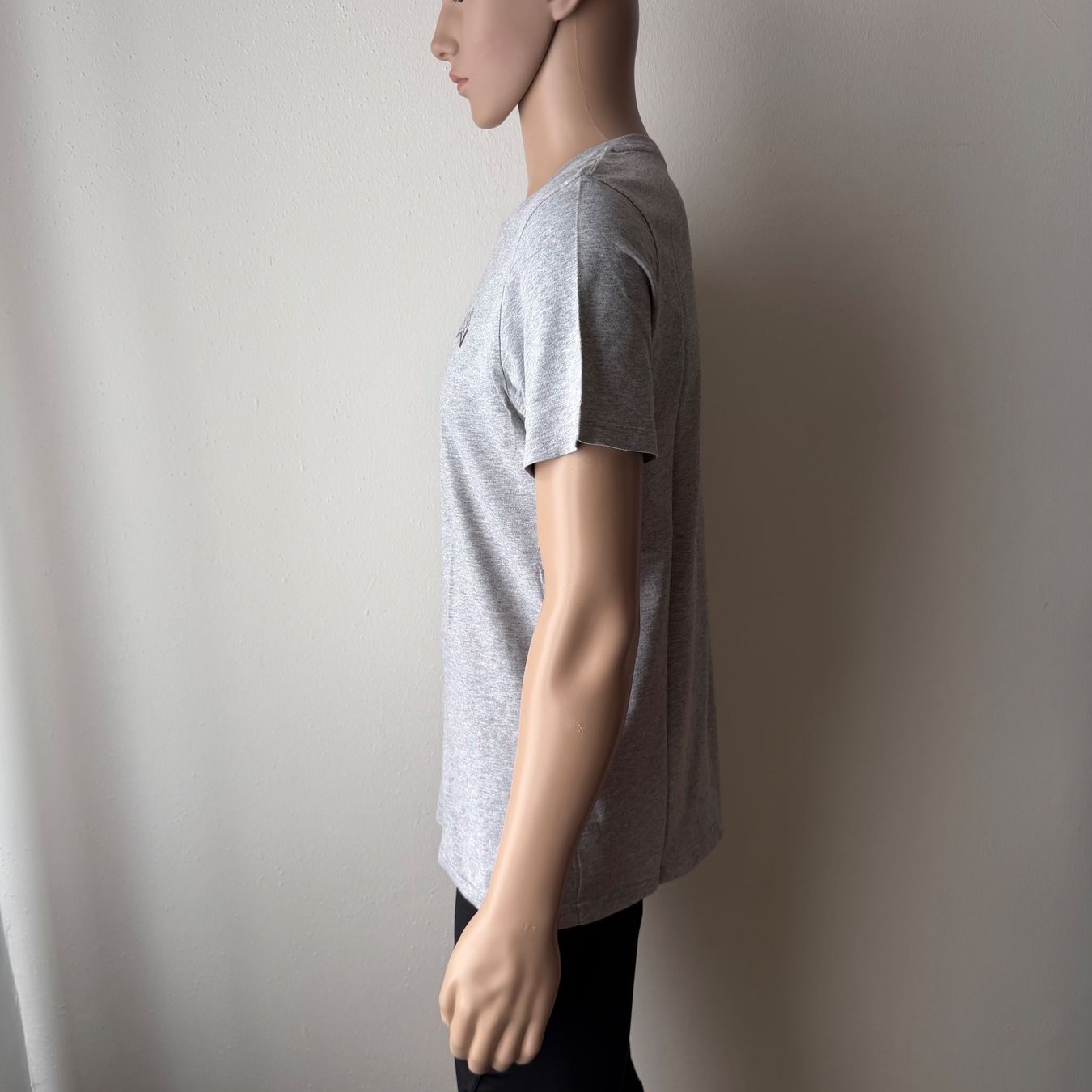 Jet Set T-shirt: hellgraues JET SET T-Shirt 🩶 – Usato da Zürich venduto da ClosetQueen 4