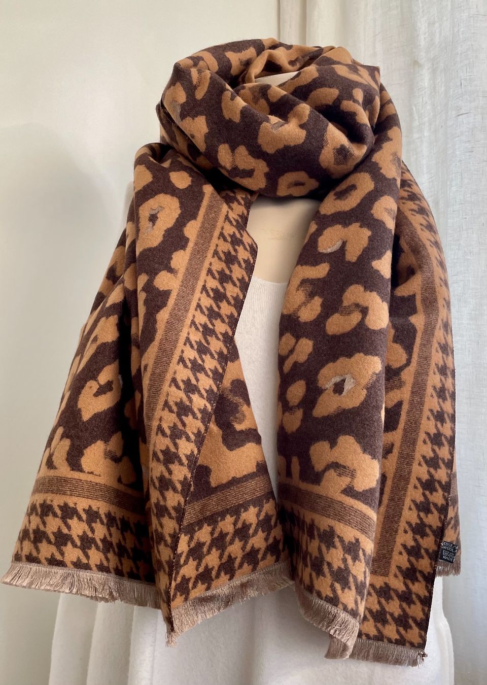 Foulards, Tücher & Schals: Wunderschöner weicher und warmer Schal/Cape – Neu (gemäss Beschreibung) aus Zürich von Caracol1998