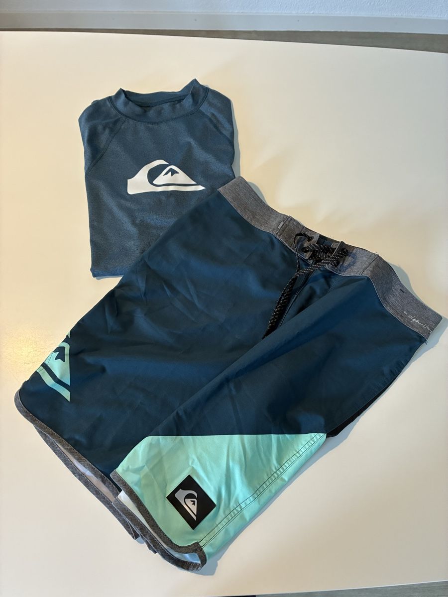 Quiksilver Lotti di vestiti: Quiksilver Set, Badehose & Shirt – Usato da Altnau venduto da kurvenmuehle