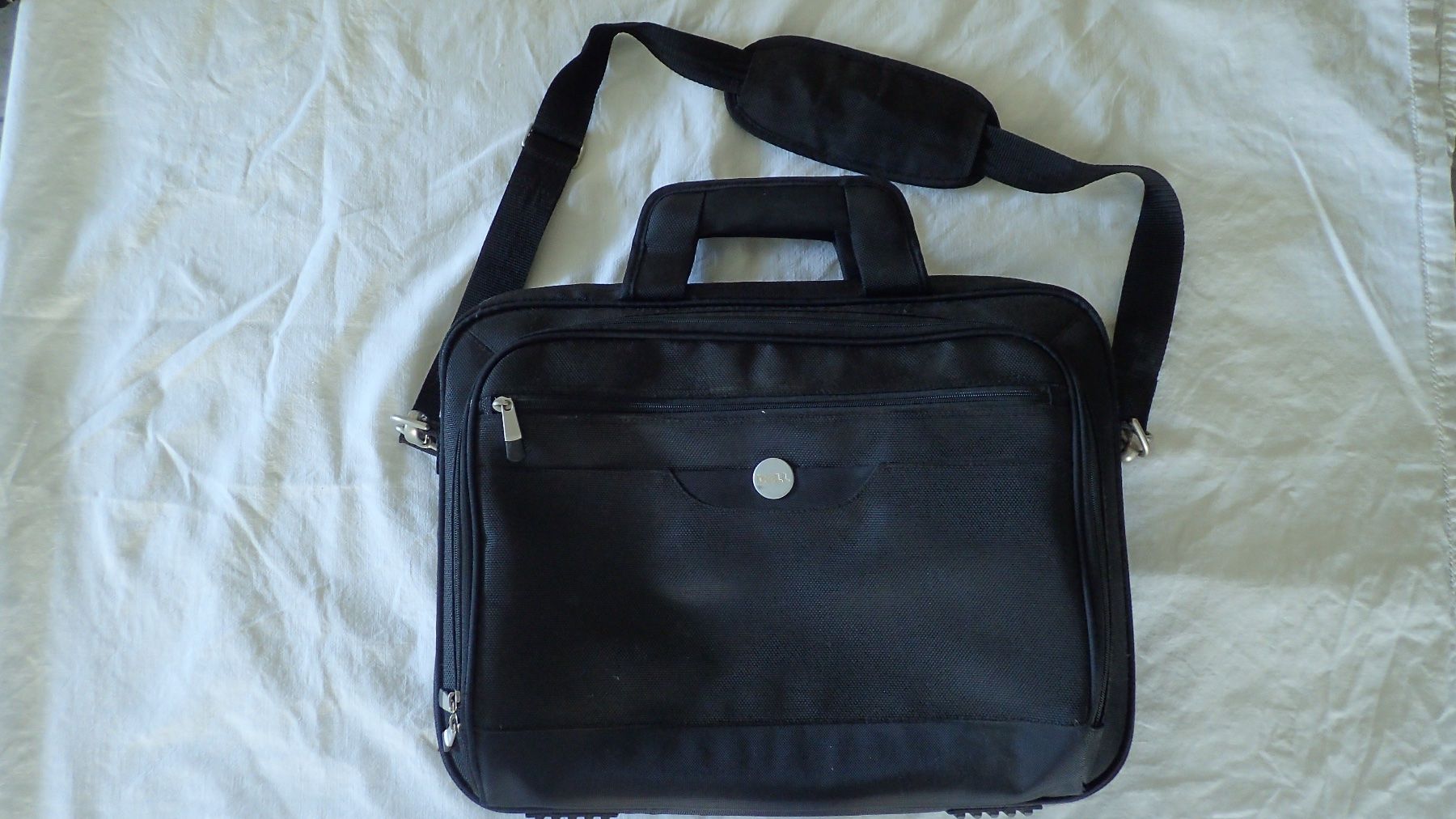 Dell Borse: Geräumige Laptoptasche mit viel Stauraum – Usato da Lachen SZ venduto da BeldeuX