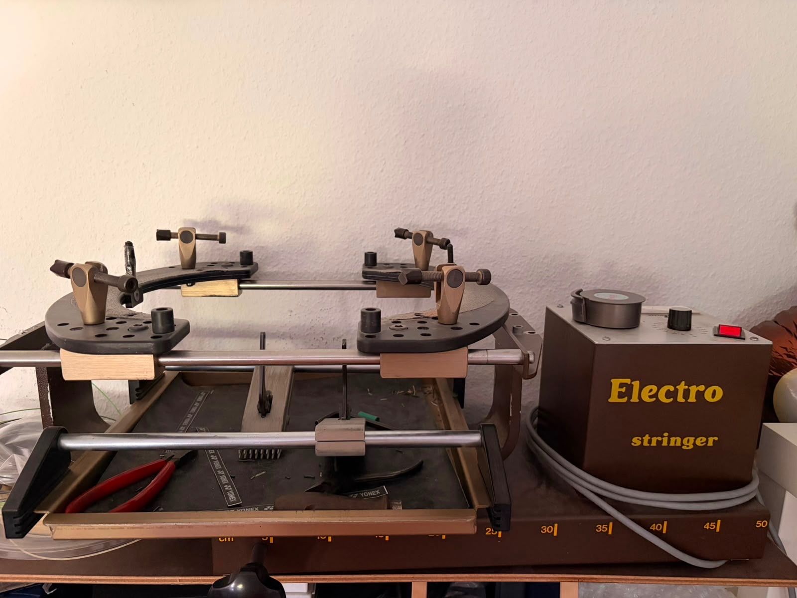 Tutte le macchine: Elektronische Besaitungsmaschinen Electro Stringer – Usato da Wädenswil venduto da favol
