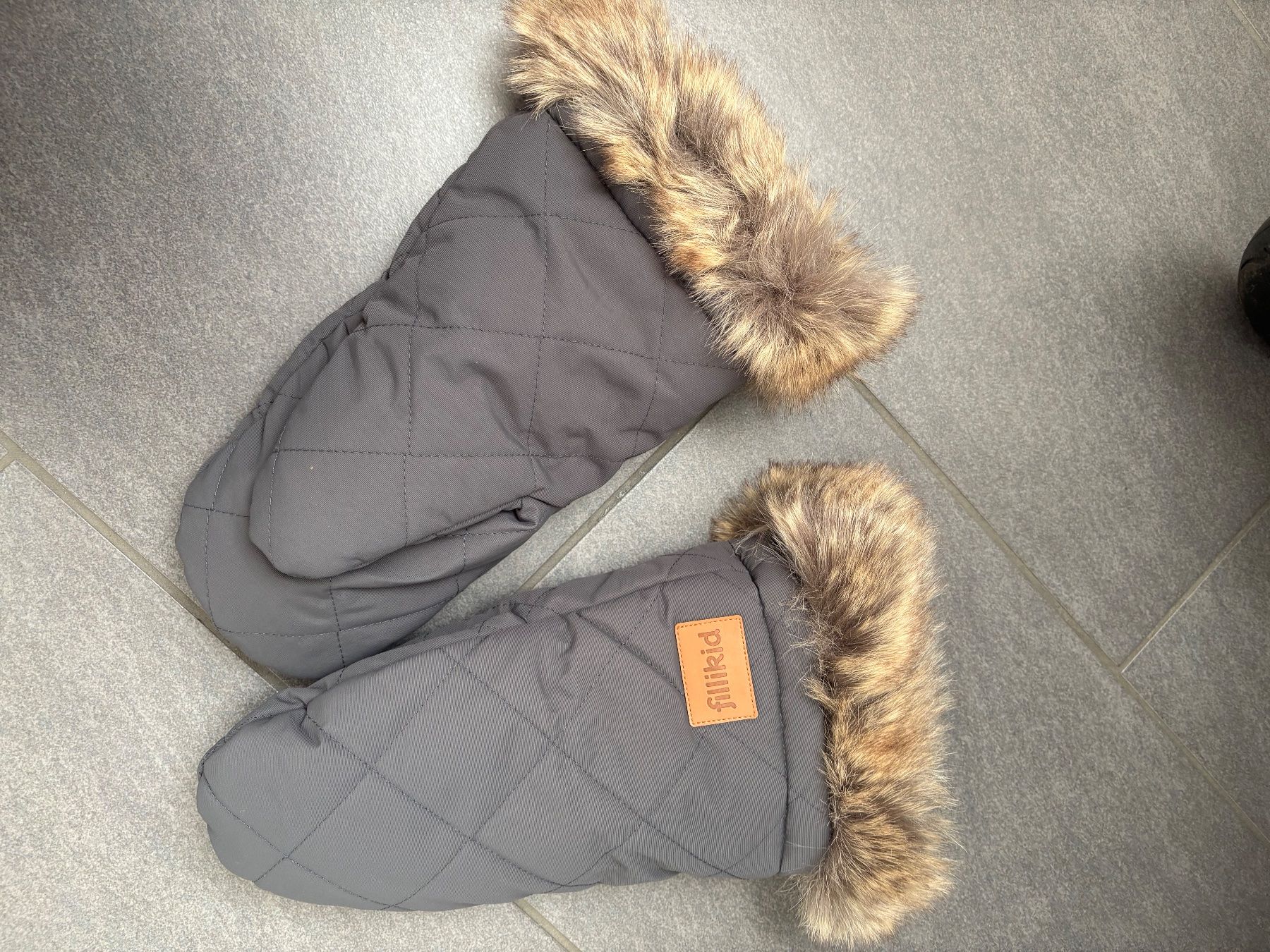 Fillikid Sacchi a pelo: Fillikid Winterfussak + passende Handschuhe grau – Nuovo (secondo la descrizione) da Rupperswil venduto da Borishkaa 4