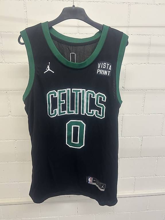 Maillots de corps & Pantalons: Orginal Boston Celtics Dress&Shorts – D'occasion à Effretikon par PrimeTimeB