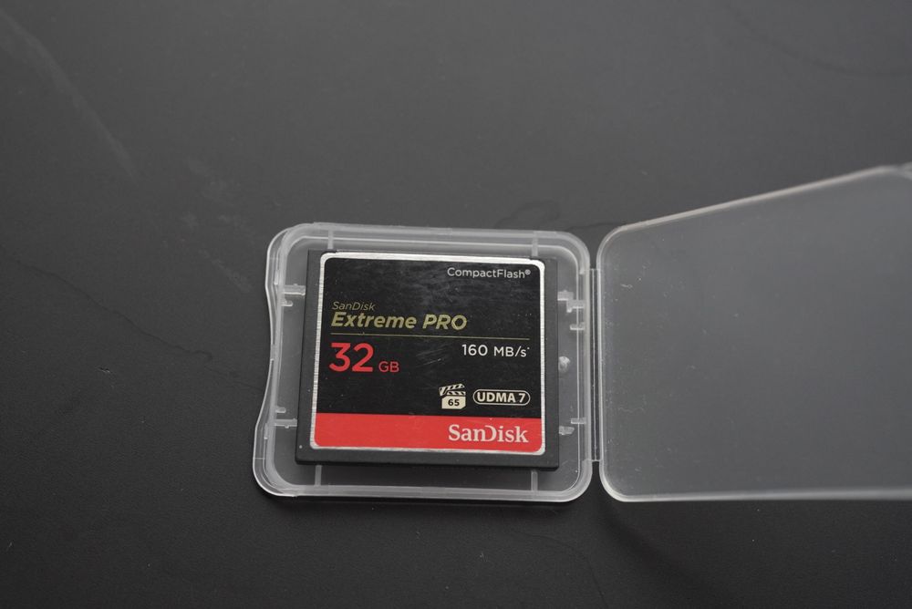 Carte Mémoire Compact Flash 32 GB (Blanc & Bleu) - Vitesse Jusqu'à 25 Mo/s, Pour Reflex Numériques, Vidéo Full HD