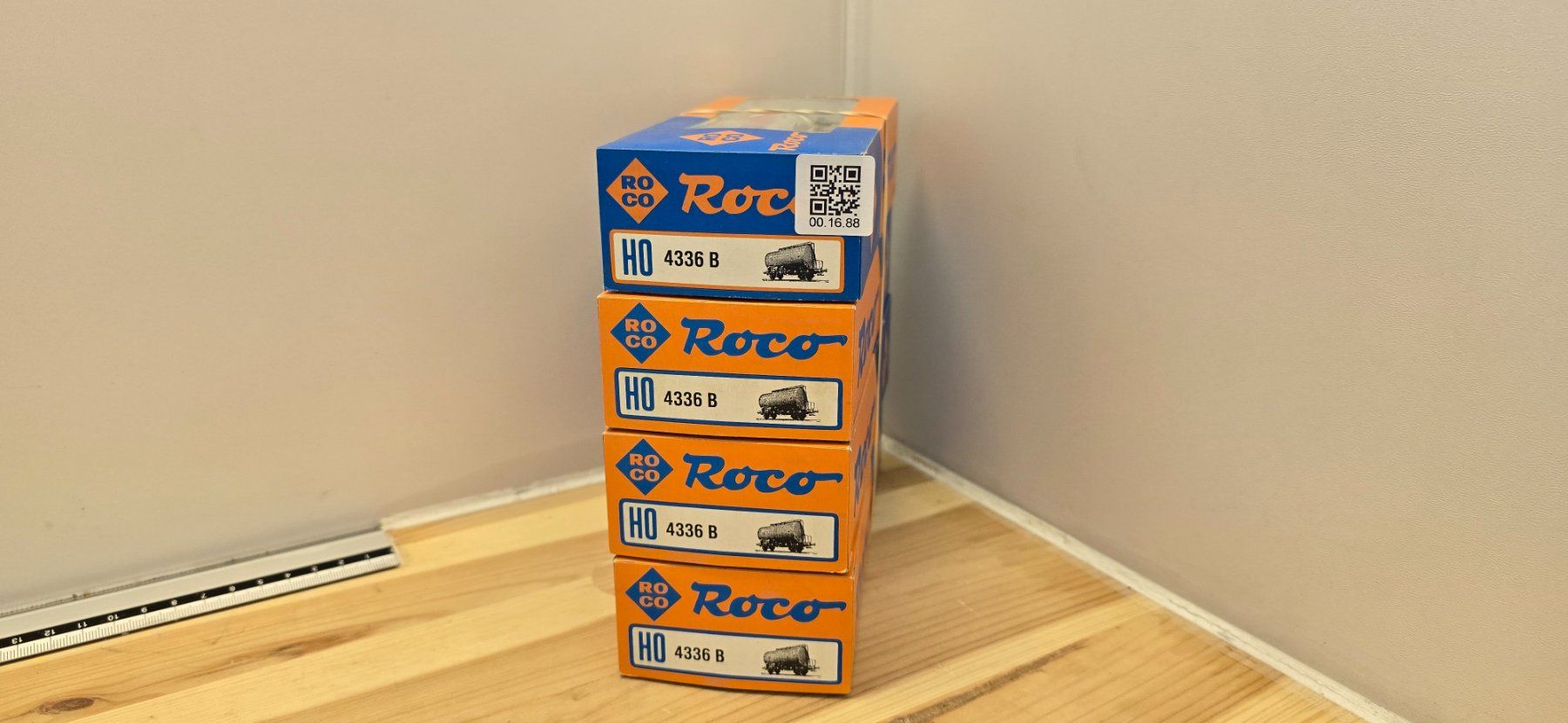 Roco Modellini di ferrovie: 4er Set Roco 4336 B Kesselwagen Esso – Nuovo (secondo la descrizione) da Büsserach venduto da ModellbahnDepot 7