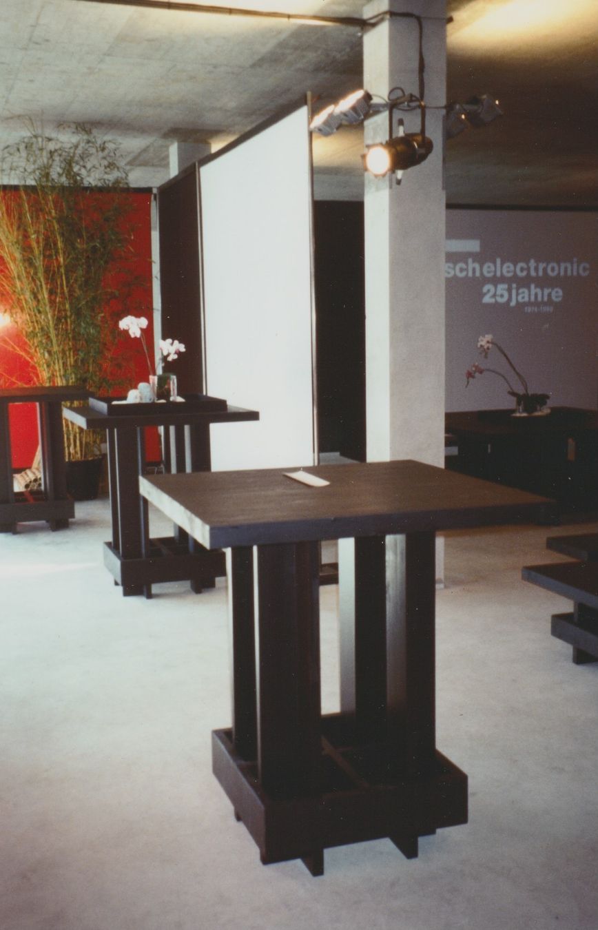 Set di tavolo e panche: Gastronomie_Event_Möbel_Japan_Restaurant – Usato da Flawil venduto da Waldau1A 2