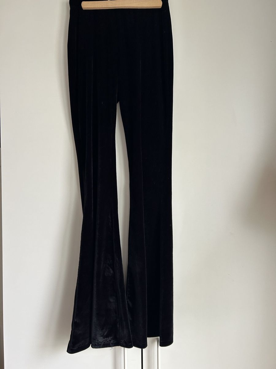 Pull&Bear Pantaloni: Pull&Bear schwarze Samthose, Grösse M – Usato da Zürich venduto da Lolaa123