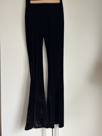 Pull&Bear schwarze Samthose, Grösse M
