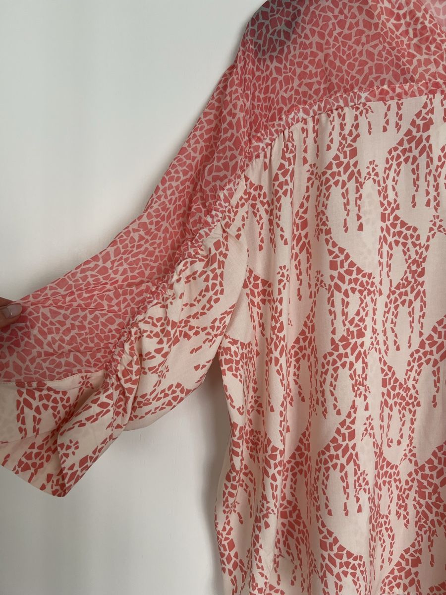 Riani Chemisiers: Bluse RIANI Giraffenmuster rosa Grösse 46  – Neuf (Voir description) à Uster par Family_Boutique 2
