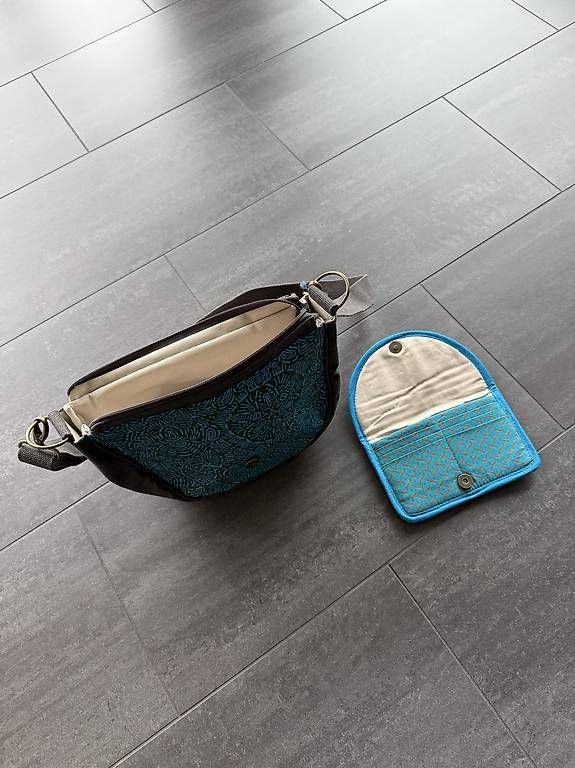 Borse da donna: Tasche mit passendem Kulturbeutel – Usato da St. Niklausen LU venduto da Sundy01 1