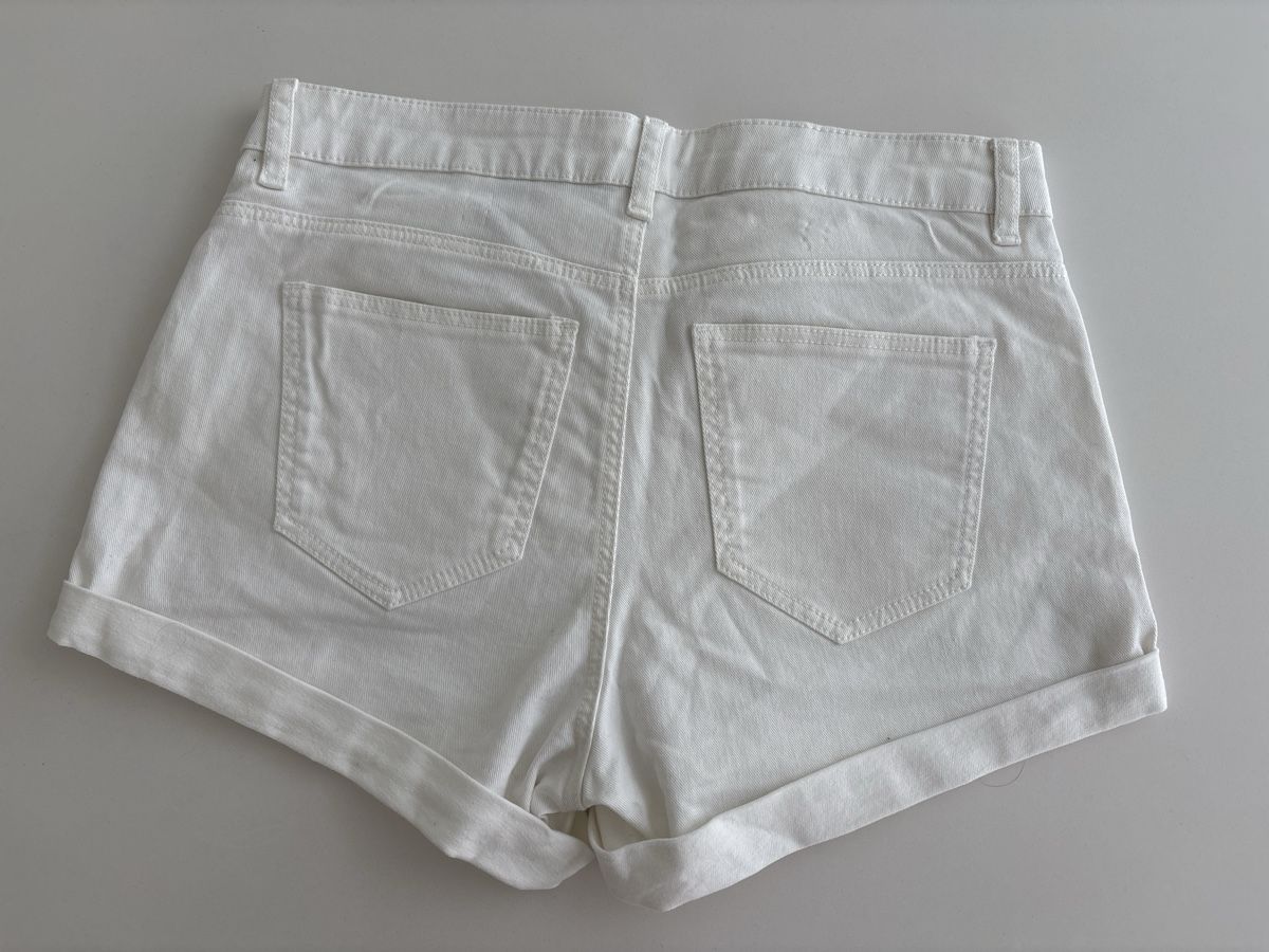 H&M Jeans: Shorts weiss H&M, Grösse 36 – Usato da Rain venduto da Denbie 1